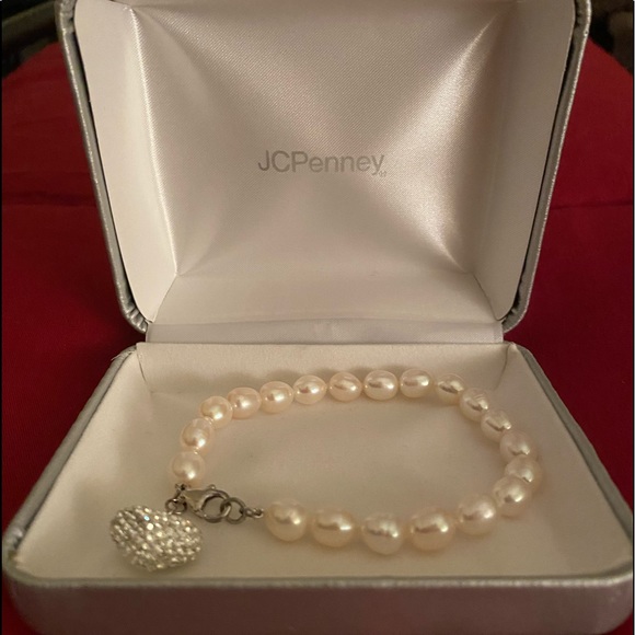 Cultured Freshwater Pearl & Crystal Heart Bracelet - Picture 2 of 4